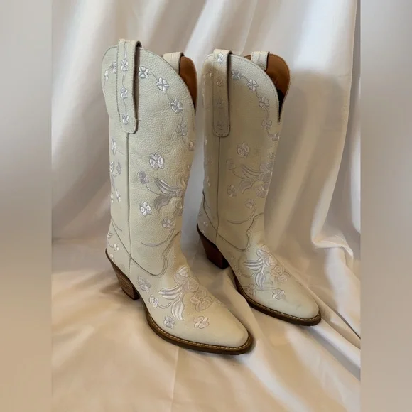 Dingo White Embroidered Western Heeled Boots - Picture 2 of 14